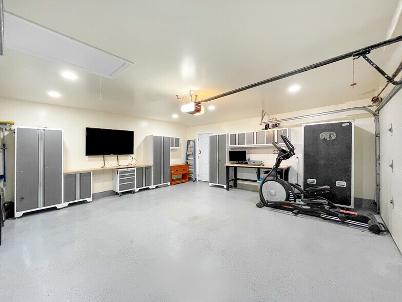 Building Photo - 2611 Willow Ct