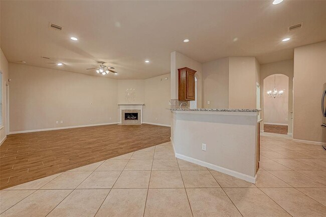 Building Photo - 722 Silver Creek Cir