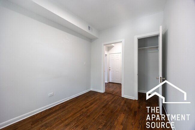 Building Photo - 2842 W Augusta Blvd