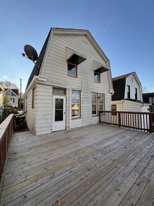 Deck - 925 Walnut St.