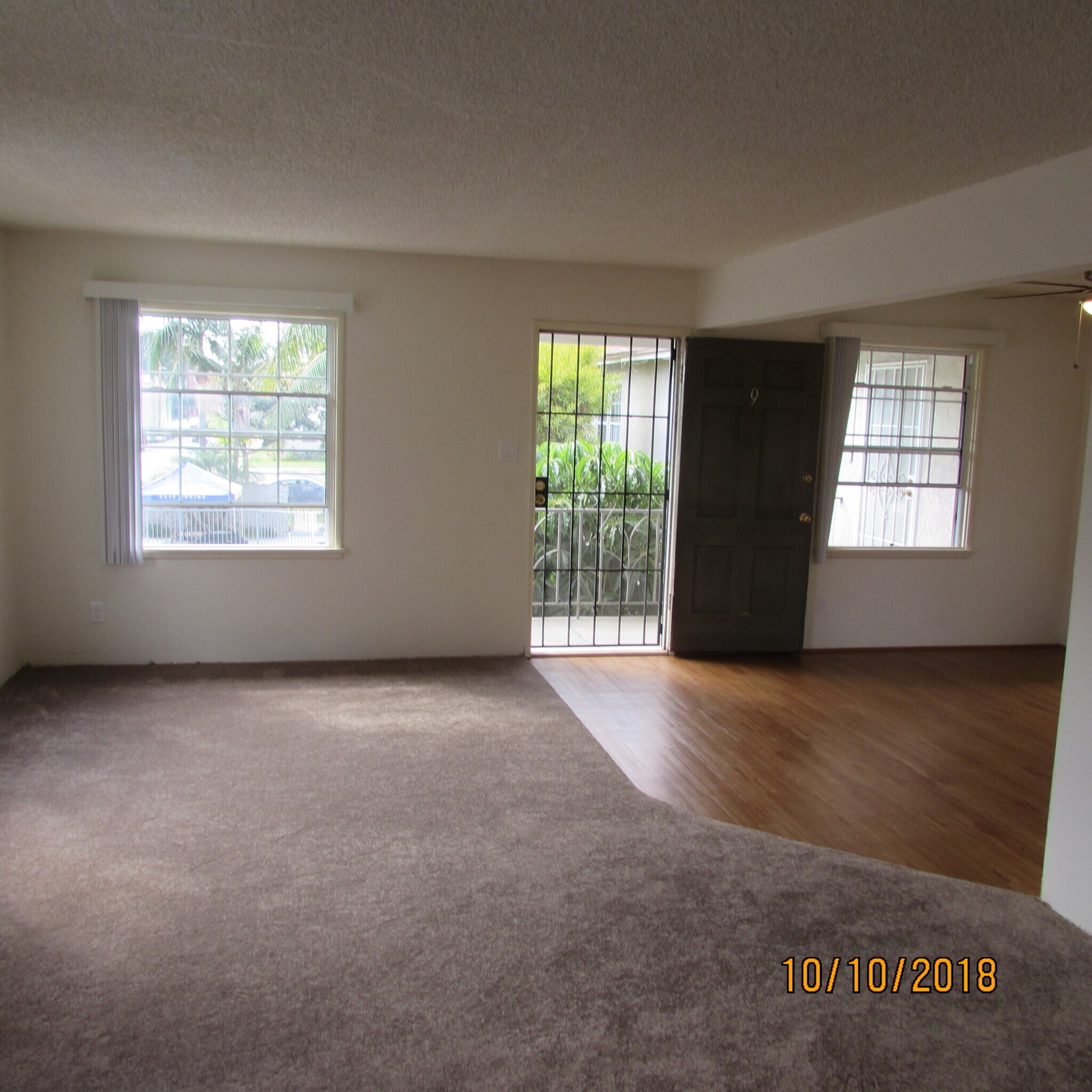 huge living area - 1149 E Carson St