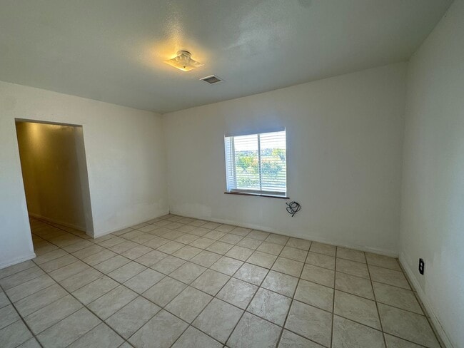 Building Photo - 2 bedroom 1 bathroom house for rent in Blanco