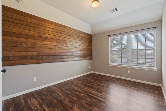 Building Photo - 3544 Woods Estates Dr