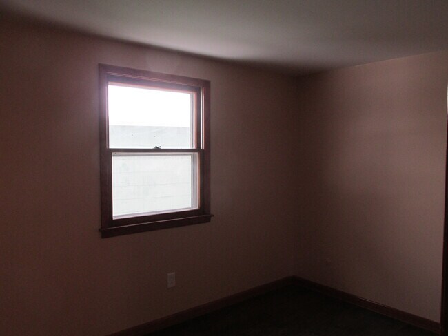 Building Photo - 101 Dale Dr