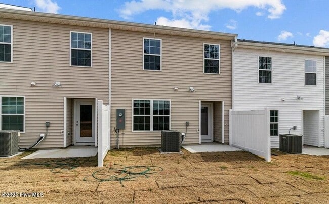 Building Photo - 2305 Gracie Ln