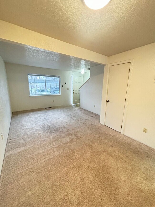 Building Photo - Grant Creek Condo