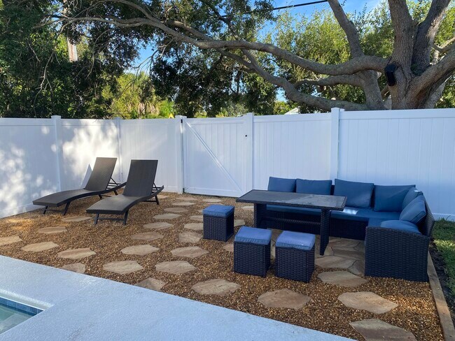 Building Photo - 1510 3rd Ct