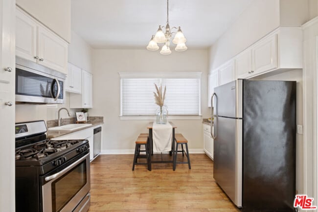 Building Photo - 1408 S Burlington Ave