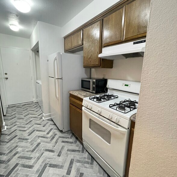 Building Photo - 28817 Conejo View Dr