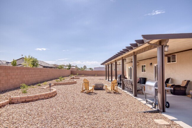 Building Photo - Spacious 4BD/3BA Pahrump Home w/ Dual Prim...