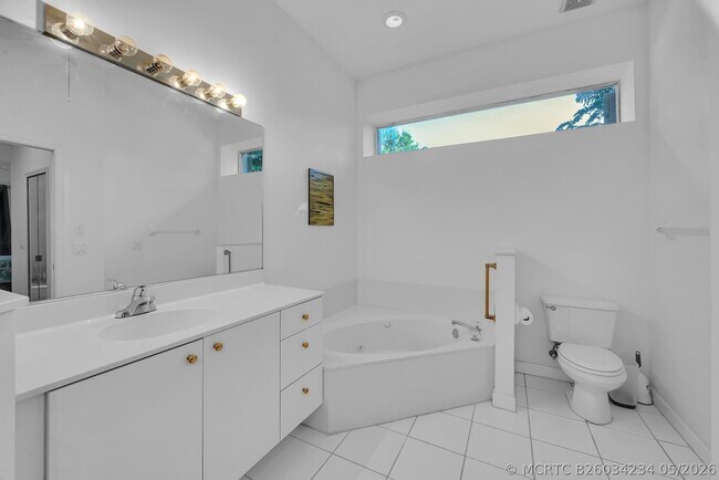 Building Photo - 615 SW St Thomas Cove