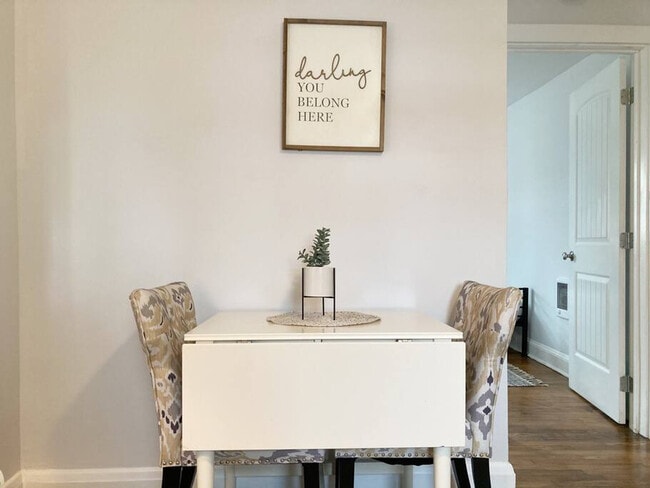 Building Photo - 905 Hill St