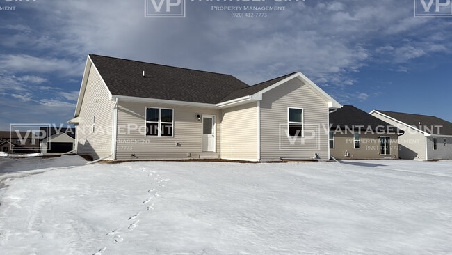 Building Photo - N9320 Gemstone Ct