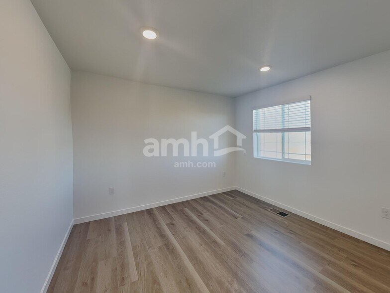 Building Photo - 26162 E Calhoun Pl