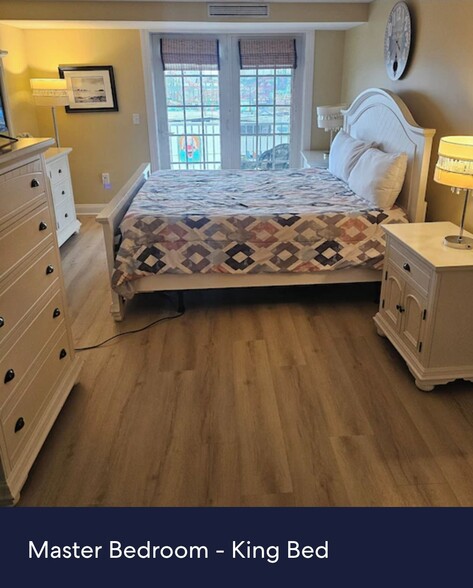 Master bedroom - 1 E Grand Ave