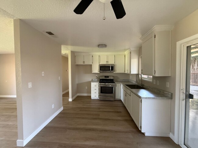 Building Photo - Newly remodeled