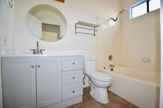 Building Photo - Newly remodeled Mesa Home with Community P...