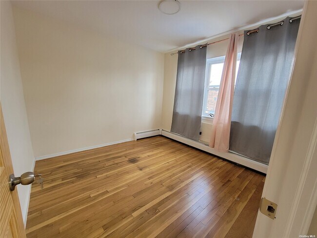 Building Photo - 59-24 Kissena Blvd