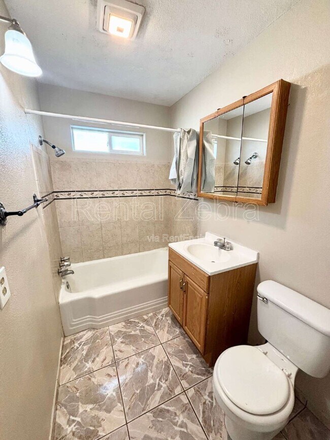 Building Photo - 1531 Marguerite St