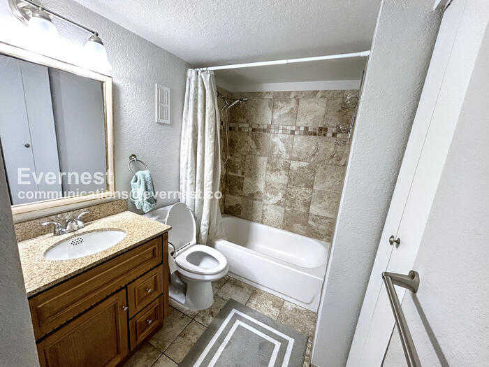 Building Photo - 13200 E Jewell Ave