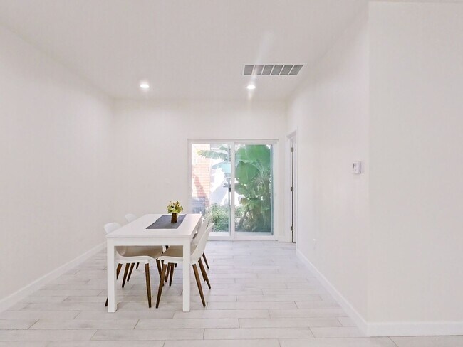 Building Photo - NEW CONSTRUCTION: Modern ADU with Private Entrance!