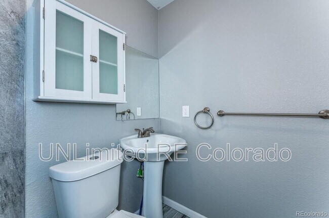 Building Photo - 504 King St