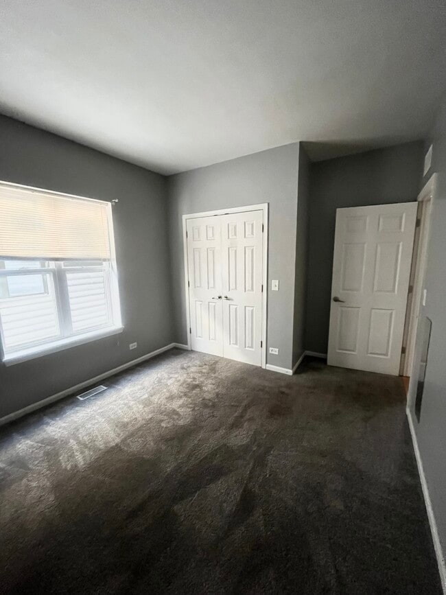 Building Photo - 1900 N Laramie Ave