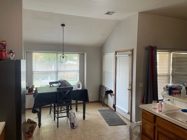 Building Photo - Beautiful edmond home for lease