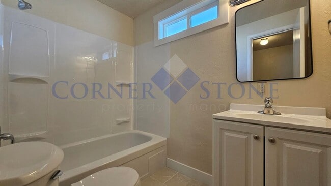 Building Photo - Fantastic Updated Home in Nampa!