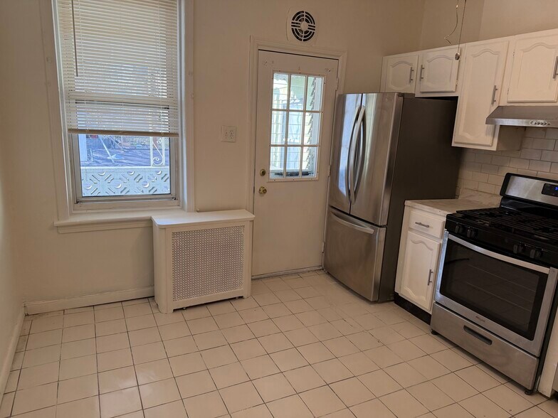 Building Photo - 1049 Avenue C