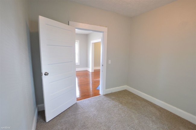 Building Photo - 3 br, 1 bath House - 3 Bedroom Near Butler