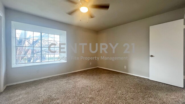 Building Photo - Charming 2-Story 2/1.5 Condo For Rent!