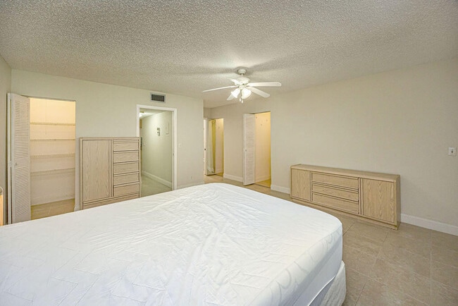 Building Photo - 14404 Canalview Dr