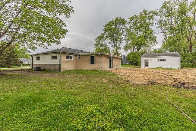 Building Photo - 1055 N Bluebonnet Ln