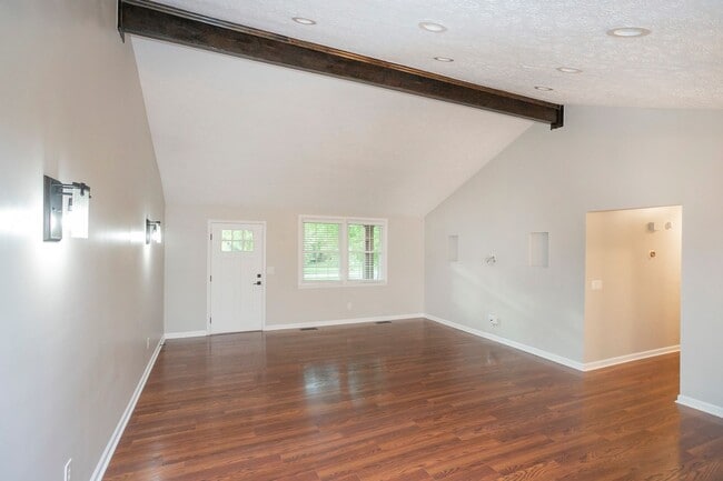 Building Photo - 1143 Bayview Dr