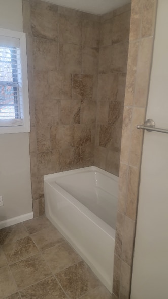 Building Photo - 619 Cherokee Rd