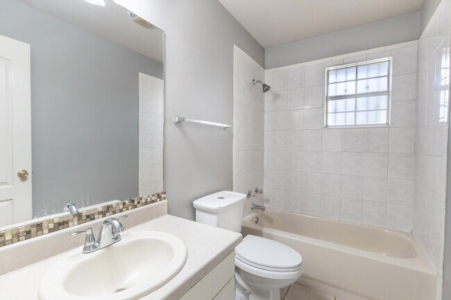 Building Photo - 312 Cambridge Loop