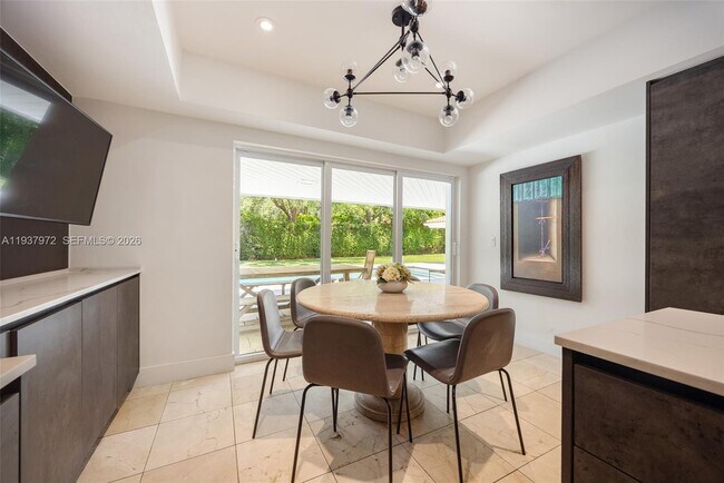 Building Photo - 7230 Vistalmar St