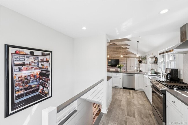 Building Photo - 250 Oak Rd