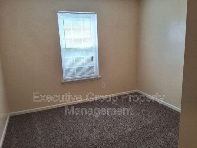 Building Photo - 120 Academy Ln