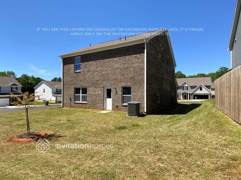 Building Photo - 439 Vermeer Ct