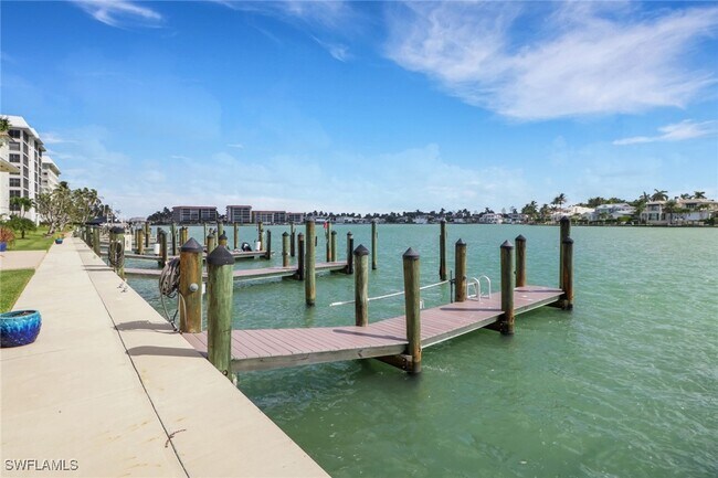 Building Photo - 2500 Gulf Shore Blvd N