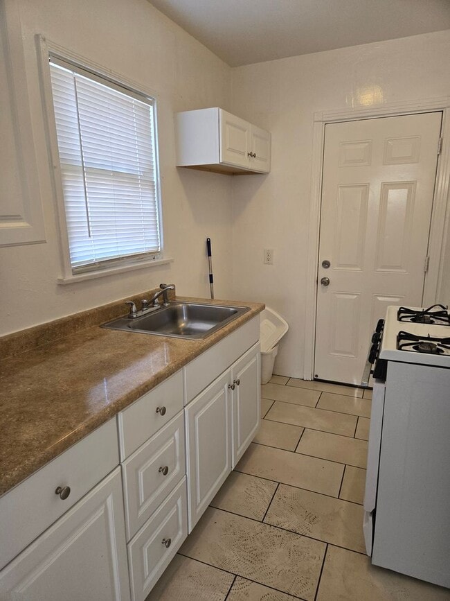 Building Photo - 1+ 1 Bed 1 Bath Cottage in San Jacinto $1395.00
