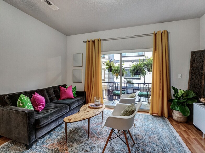 Building Photo - 8918 SW Elena Ln