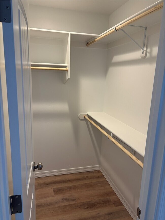 Building Photo - 901 E Berk Ave