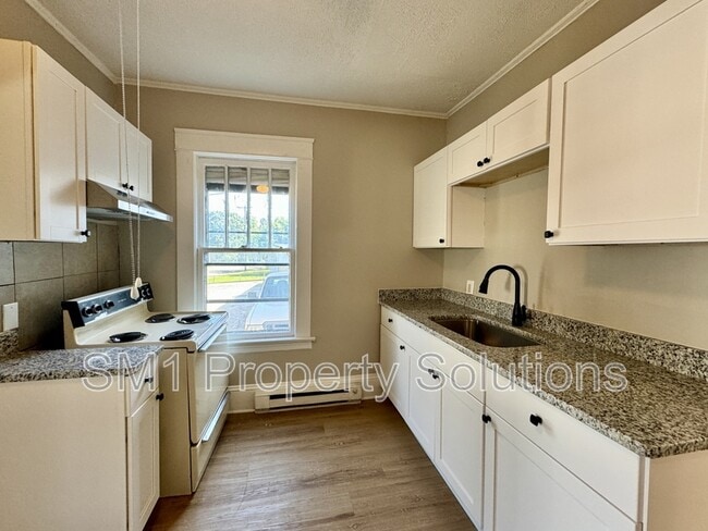 Building Photo - 702 Silver Ave