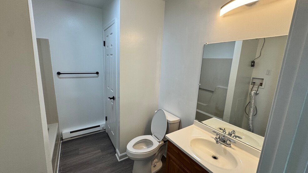 Bathroom - 3709 Tiffany Dr