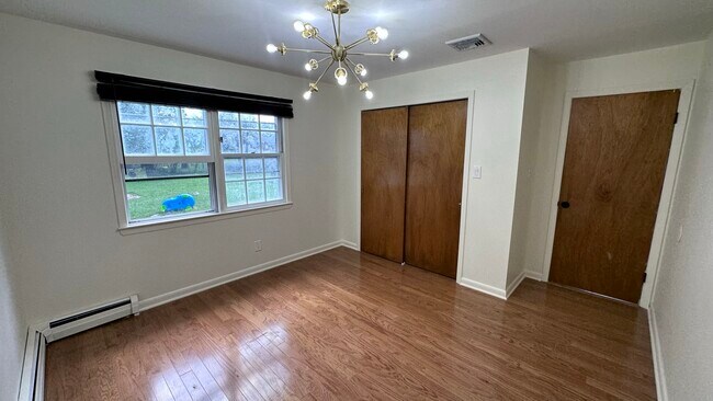 Building Photo - 211 Linden Ave