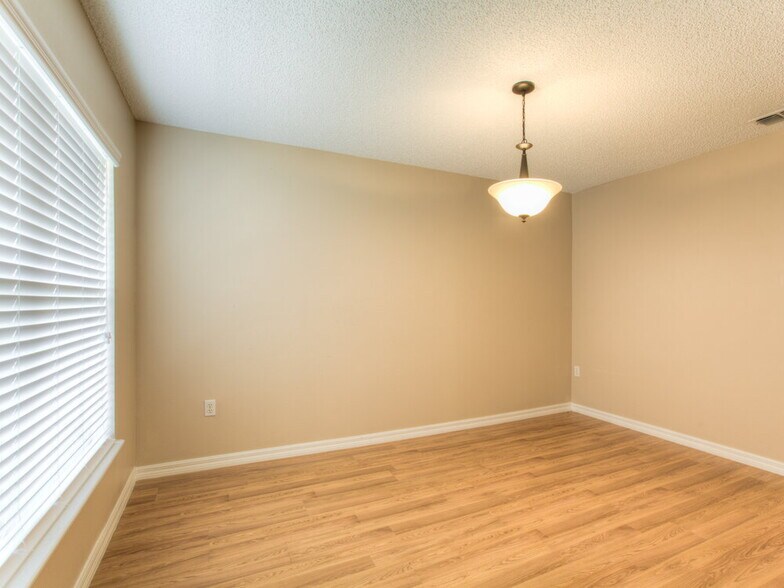 Building Photo - 239 Pleasant Gardens Dr
