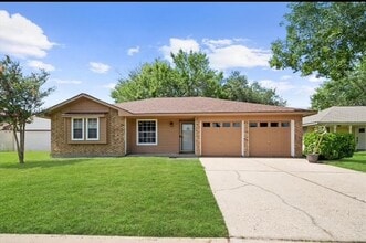 Building Photo - 5915 Ray Dr
